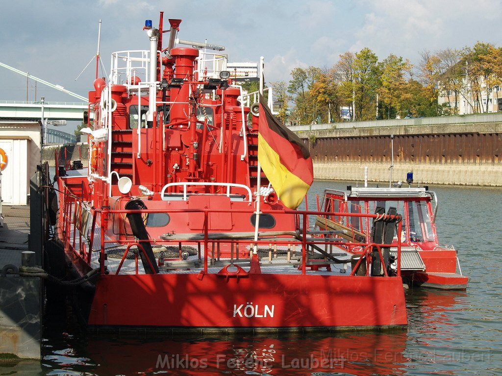 Feuerloeschboot 10-2      P074.JPG